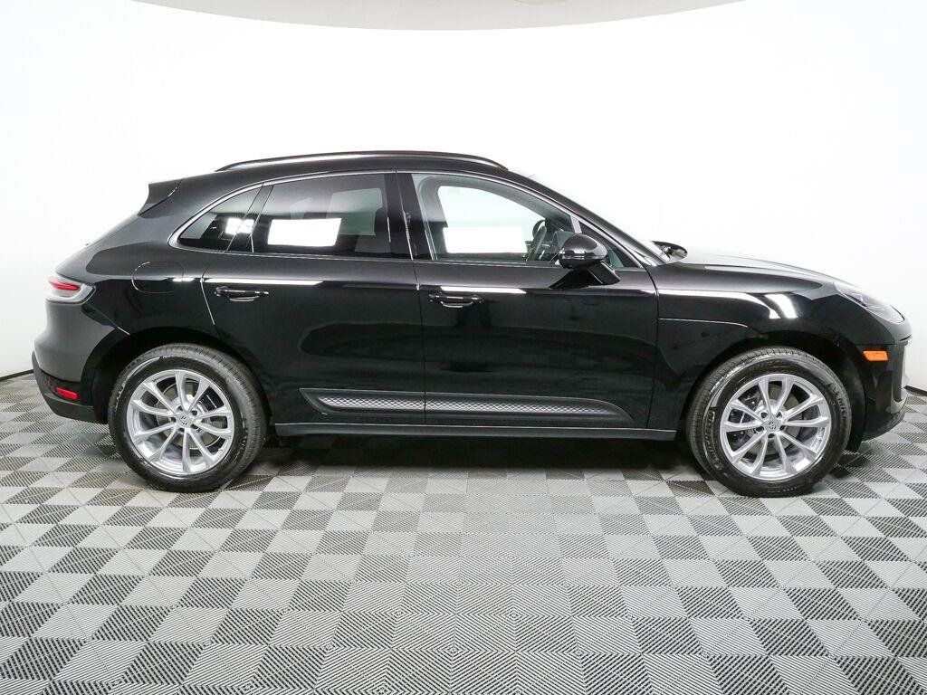 Certified 2026 Porsche Macan AWD/4WD image 28