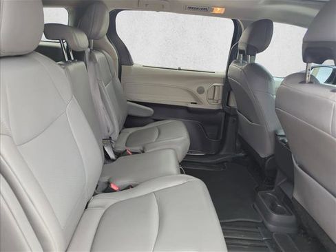 Used 2022 Toyota Sienna XLE FWD image 20