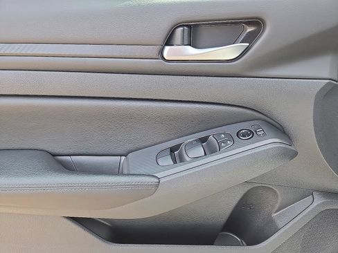 Used 2025 Nissan Altima 2.5 SV FWD image 20