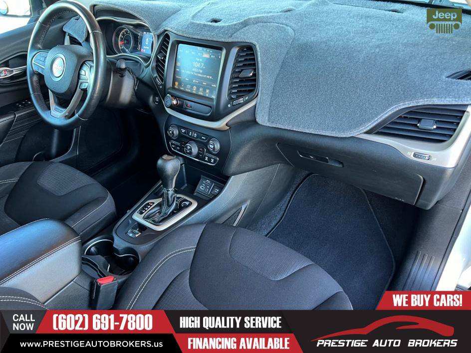 Used 2015 Jeep Cherokee Latitude w/ Comfort/Convenience Group FWD image 21