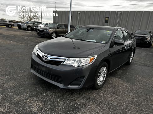 Used 2014 Toyota Camry L image 1