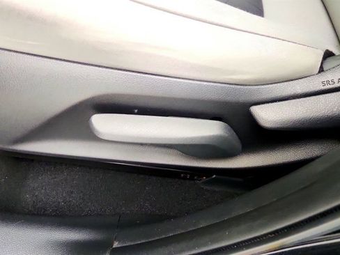 Used 2019 Toyota RAV4 XLE AWD/4WD image 12