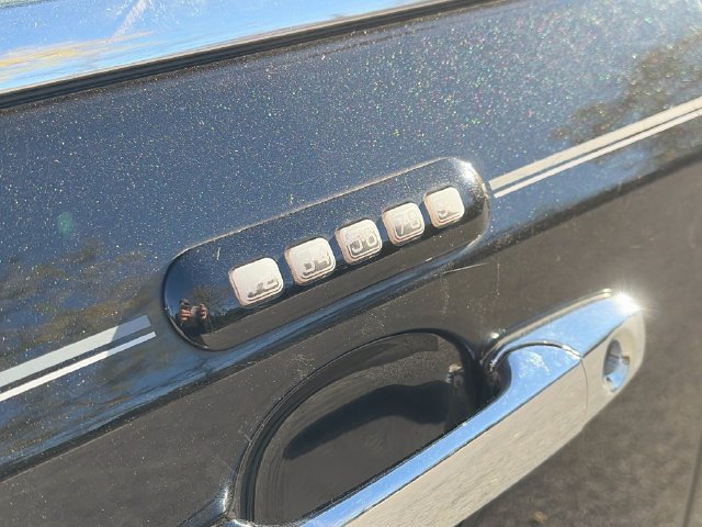 Used 2010 Lincoln MKX AWD image 31