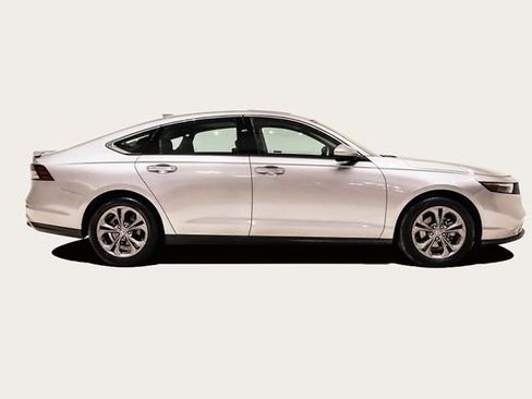 Used 2024 Honda Accord EX image 4