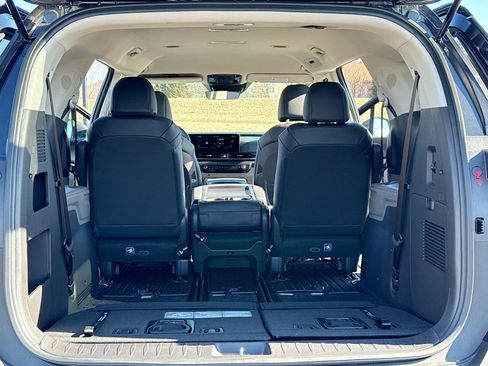 New 2026 Kia Carnival LXS image 7