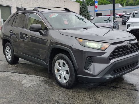 Used 2019 Toyota RAV4 LE w/ Carpet Mat Package FWD image 4