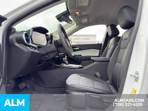 Used 2025 Chevrolet Trax LT FWD image 10