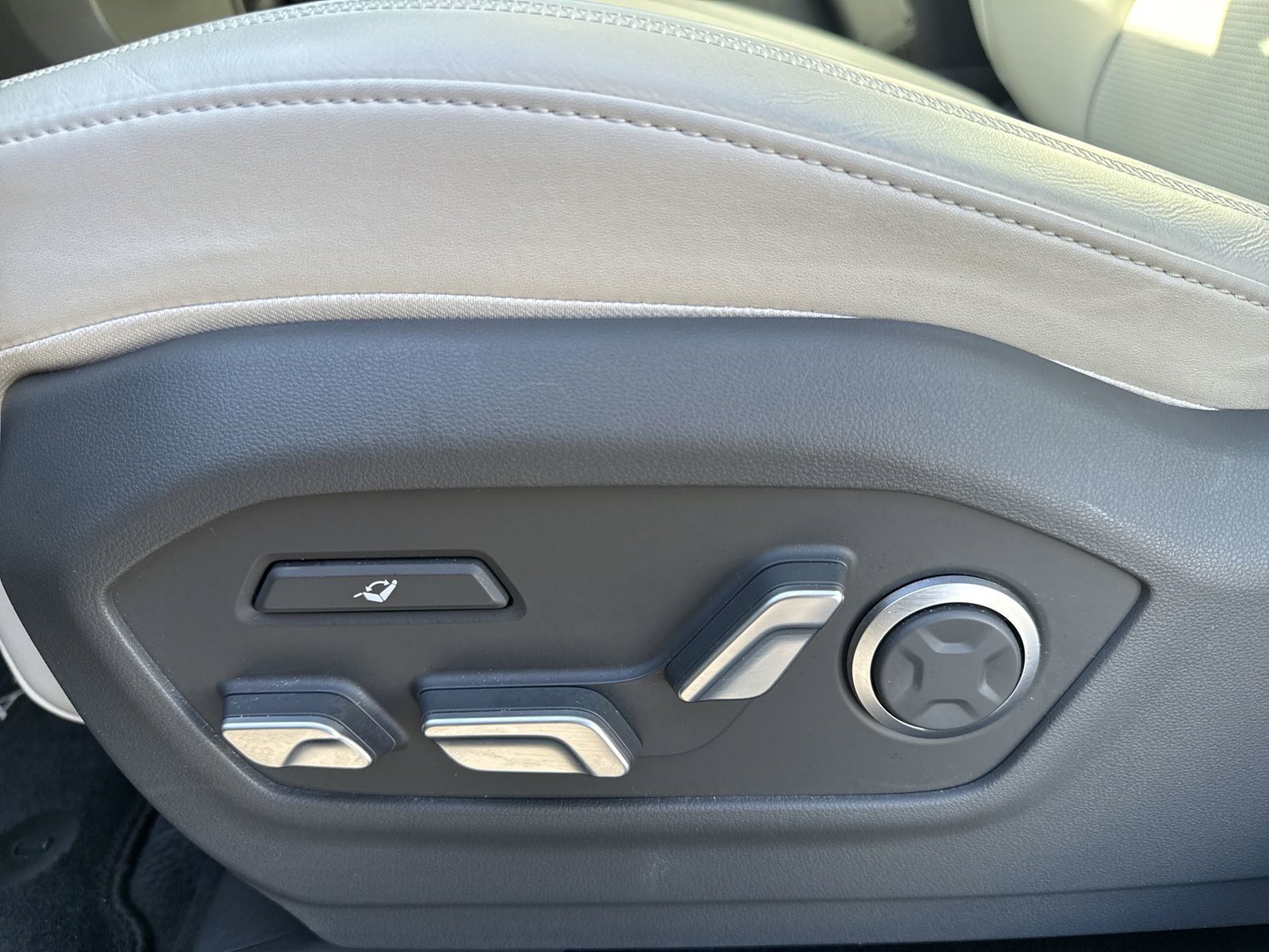 Used 2024 Hyundai Santa Fe Calligraphy AWD/4WD image 14