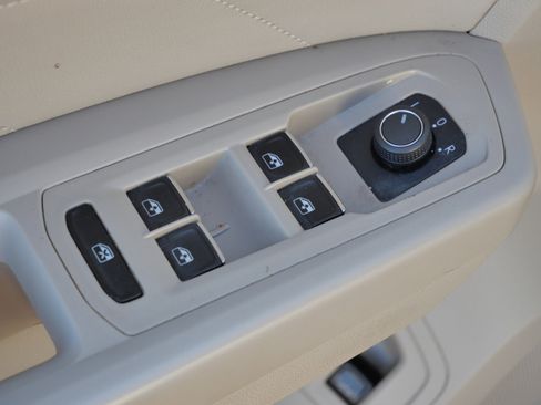 Certified 2023 Volkswagen Atlas SE w/ Black Wheel Package image 19