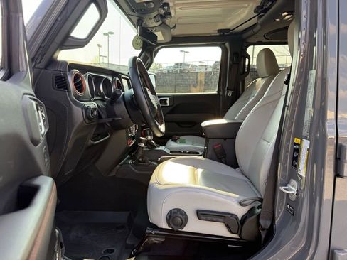 Used 2023 Jeep Gladiator Mojave w/ Cold Weather Group image 25
