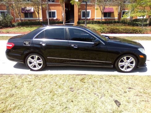 Used 2013 Mercedes-Benz E 350 4MATIC Sedan image 4