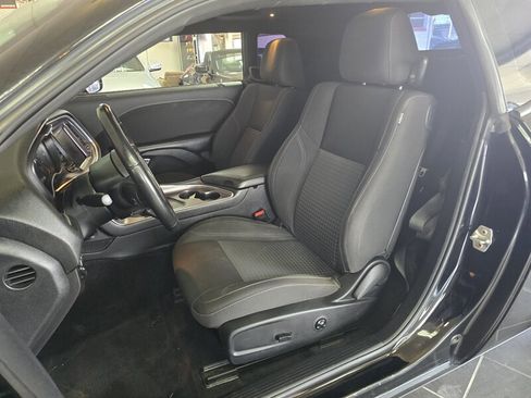 Used 2017 Dodge Challenger R/T w/ Driver Convenience Group image 9