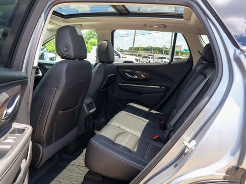 Used 2023 GMC Terrain Denali w/ Denali Premium Package AWD/4WD image 11