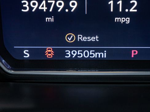 Used 2021 GMC Sierra 2500 Denali w/ Denali Black Diamond Edition image 17