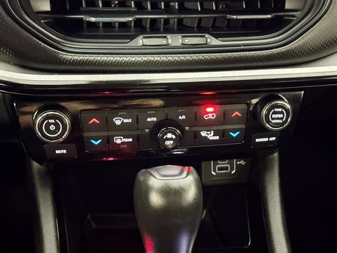 Used 2022 Jeep Compass Trailhawk w/ Trailhawk Convenience Group AWD/4WD image 32