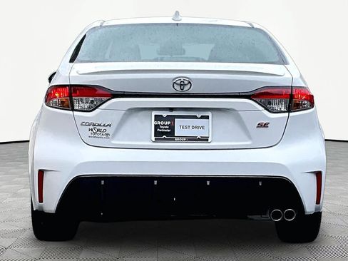 Certified 2024 Toyota Corolla SE FWD image 5