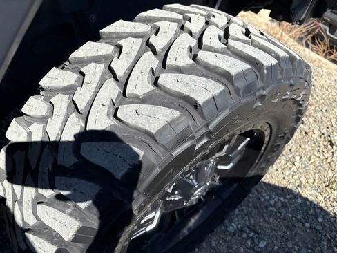 Used 2020 Jeep Wrangler Unlimited Sahara AWD/4WD image 8