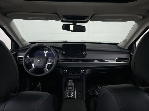 Used 2024 Mitsubishi Outlander SE Black Edition image 29