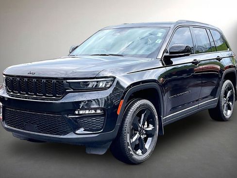 Used 2024 Jeep Grand Cherokee Limited w/ Black Appearance Package image 3