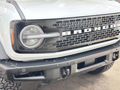 New 2025 Ford Bronco Badlands image 12