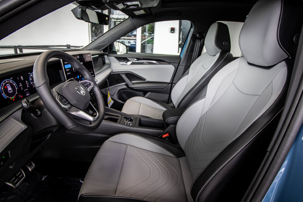 New 2026 Volkswagen Tiguan SE R-Line FWD image 24