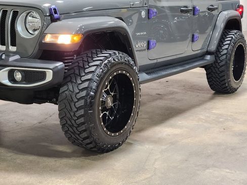 Used 2021 Jeep Wrangler Unlimited Sahara AWD/4WD image 17