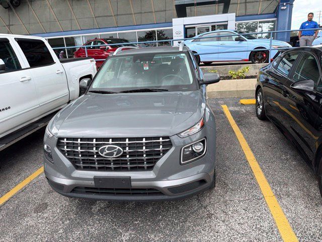 Used 2021 Hyundai Venue SEL w/ Premium Package FWD image 2