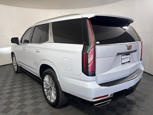 Used 2026 Cadillac Escalade Luxury w/ Touring Package AWD/4WD image 7