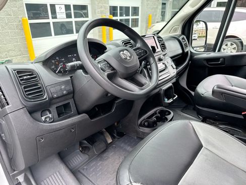 Used 2025 RAM ProMaster 2500 w/ Convenience Group FWD image 9