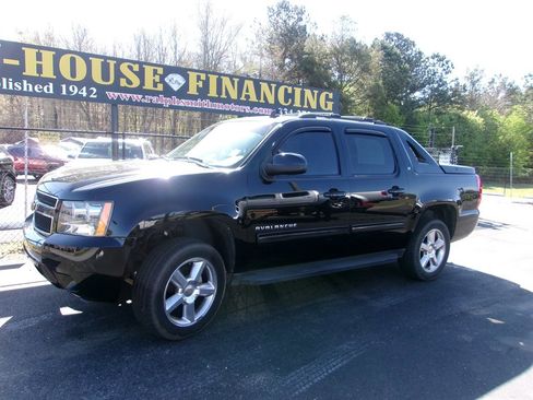 Used 2011 Chevrolet Avalanche LT image 3