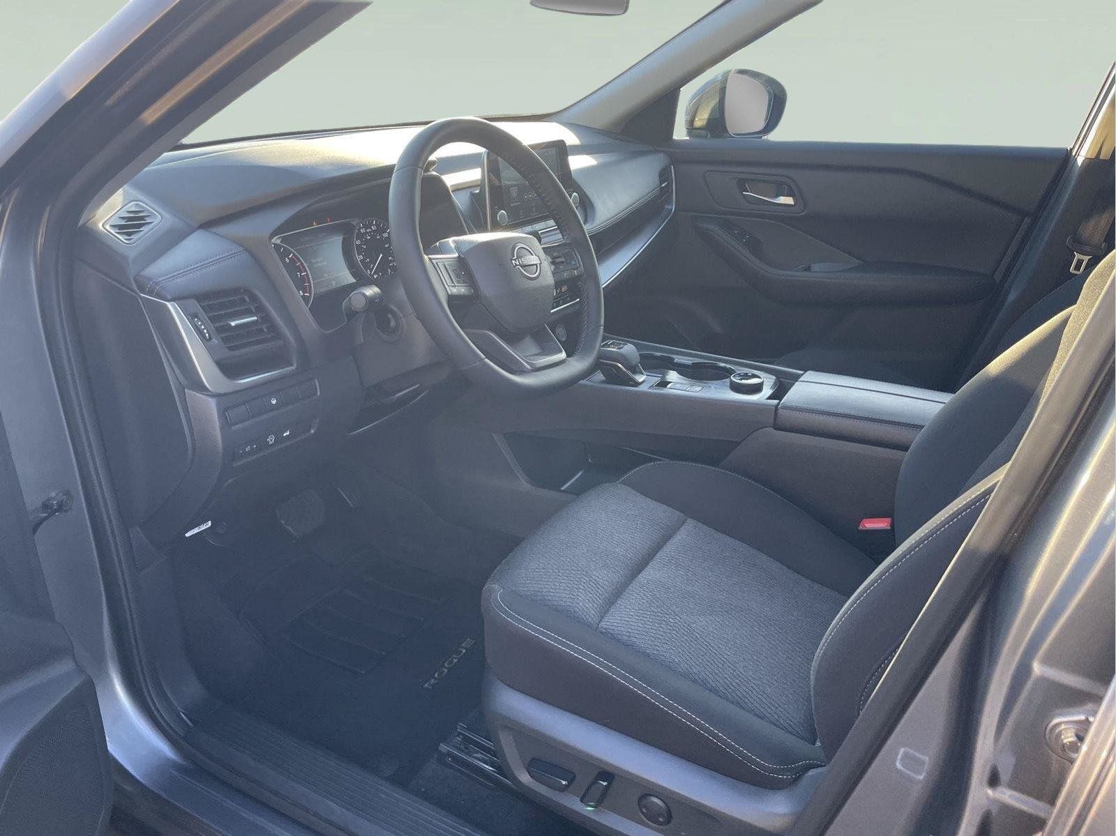Used 2026 Nissan Rogue SV AWD/4WD image 12