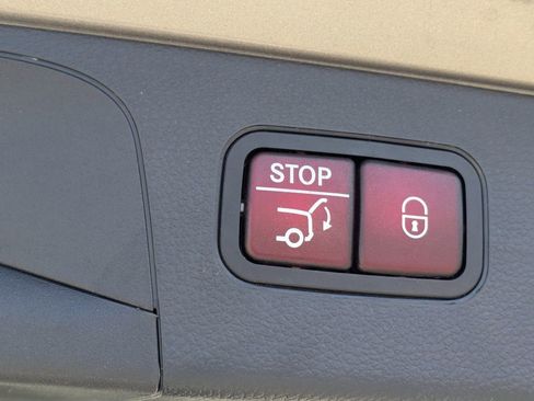 Used 2021 Mercedes-Benz GLC 300 GLC 300 w/ Multimedia Package image 12