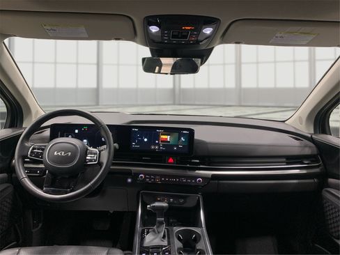 Used 2025 Kia Carnival SX Prestige image 25