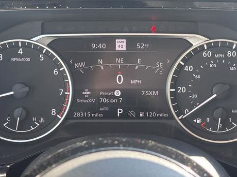Used 2023 Nissan Pathfinder SL AWD/4WD image 10