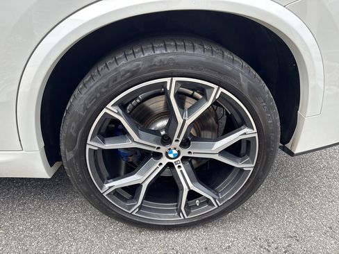 Used 2022 BMW X5 M50i w/ Premium Package image 8
