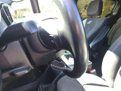 Used 2021 Chrysler Pacifica Touring w/ S Appearance Package image 15