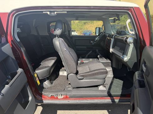 Used 2011 Toyota FJ Cruiser 4WD w/ Convenience Pkg image 5