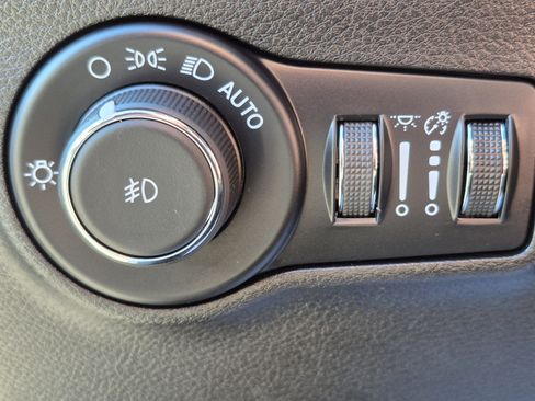 Used 2025 Jeep Compass Trailhawk AWD/4WD image 15