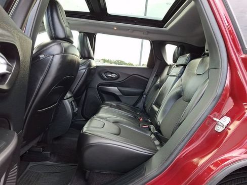 Used 2019 Jeep Cherokee Latitude Plus w/ Comfort/Convenience Group AWD/4WD image 13