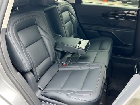 New 2026 Lincoln Nautilus Premier image 8