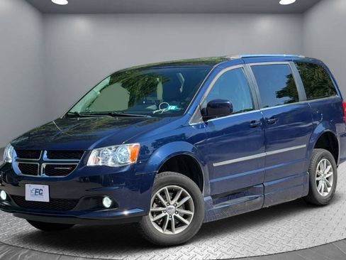 Used 2015 Dodge Grand Caravan SXT FWD image 1