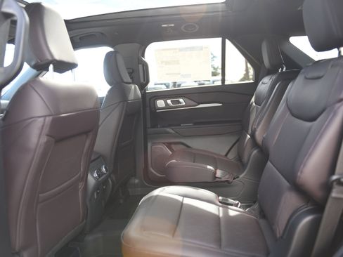New 2026 Ford Explorer Platinum image 11