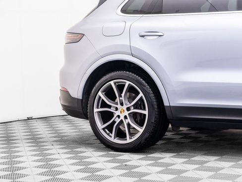 Certified 2023 Porsche Cayenne AWD/4WD image 37