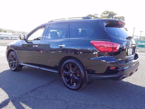 Used 2018 Nissan Pathfinder SL w/ Midnight Edition Package image 4
