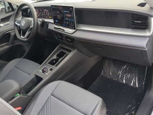 New 2026 Volkswagen Tiguan SE image 12