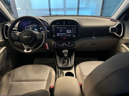 Used 2023 Kia Soul LX FWD image 9