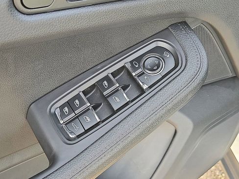 Used 2024 Porsche Macan Turbo image 23