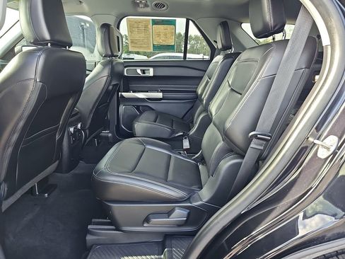 Used 2021 Ford Explorer XLT w/ Equipment Group 202A AWD/4WD image 19