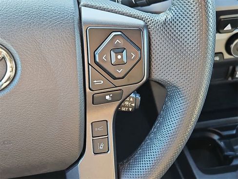 Used 2022 Toyota Tacoma TRD Off-Road image 19