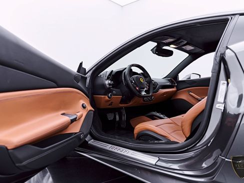 Used 2018 Ferrari 488 GTB RWD image 43